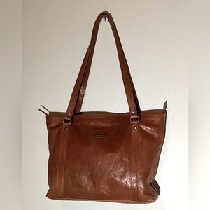 Spikes & Sparrow leather tote, zipper top,12”drop, slip in&zipper inside pockets